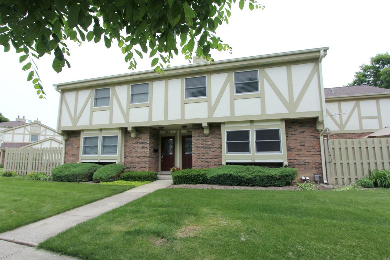 866 Bristol Dr., Barrington, IL 60010
