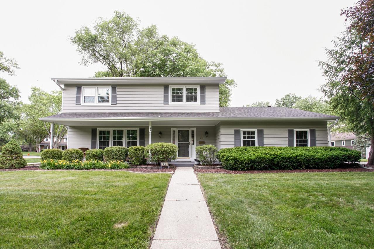 45 Bunting Ln., Naperville, IL 60565