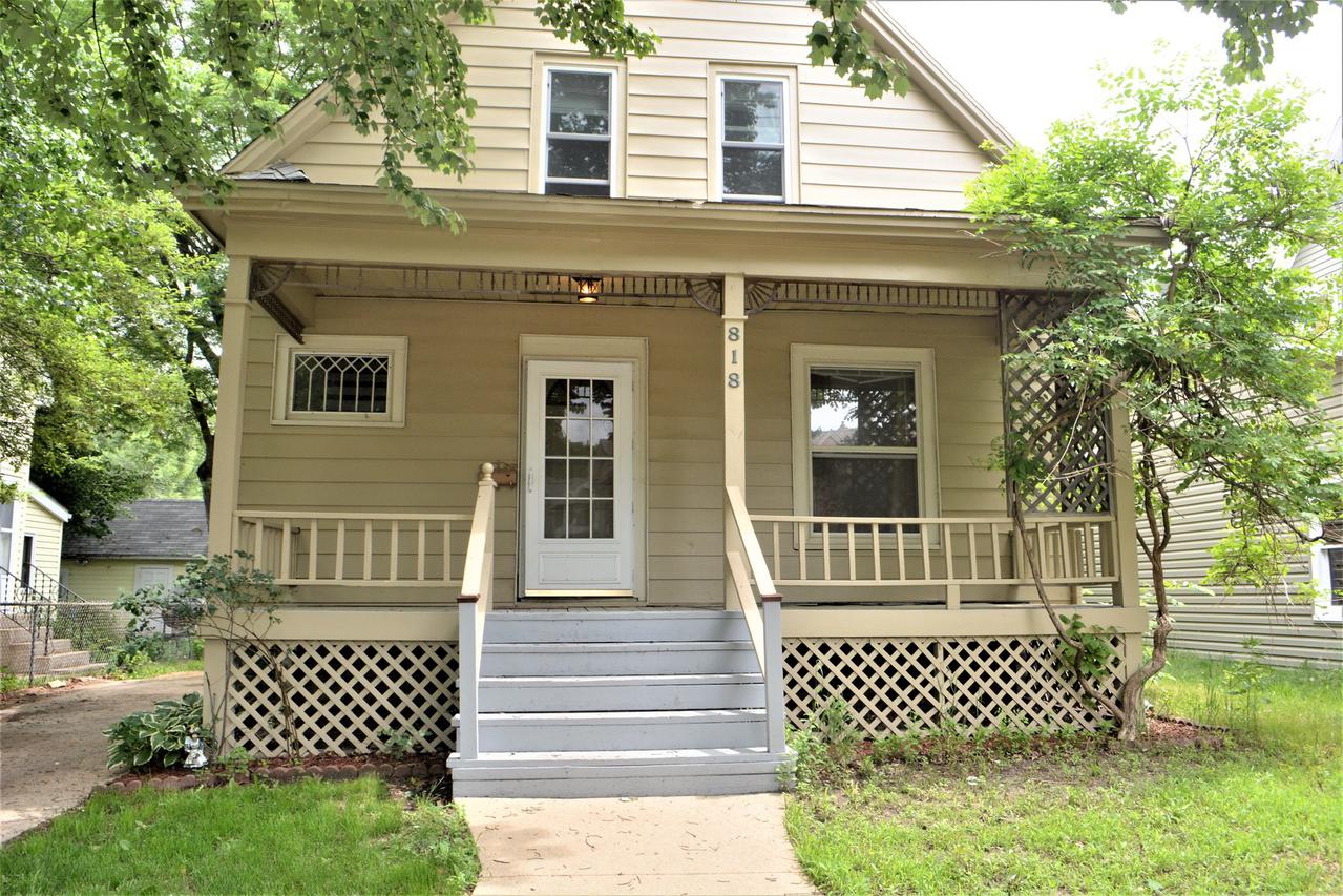 818 12th St., Rockford, IL 61104