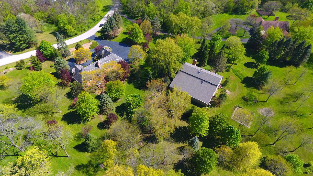 19 Country Oaks Dr., Barrington Hills, IL 60010