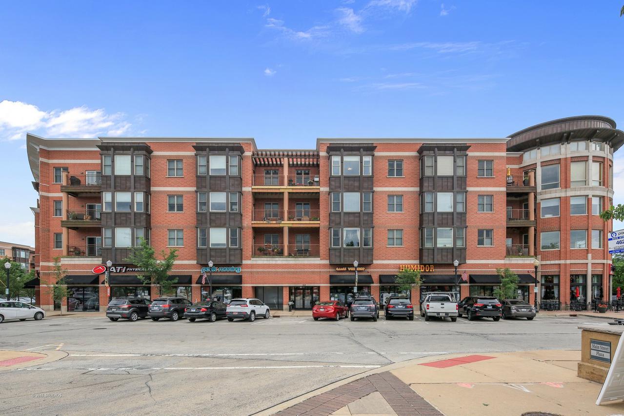 945 Burlington Ave. #403, Downers Grove, IL 60515