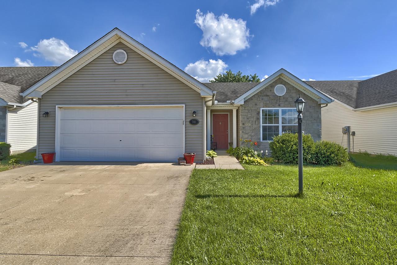 701 Newton Dr., Champaign, IL 61822