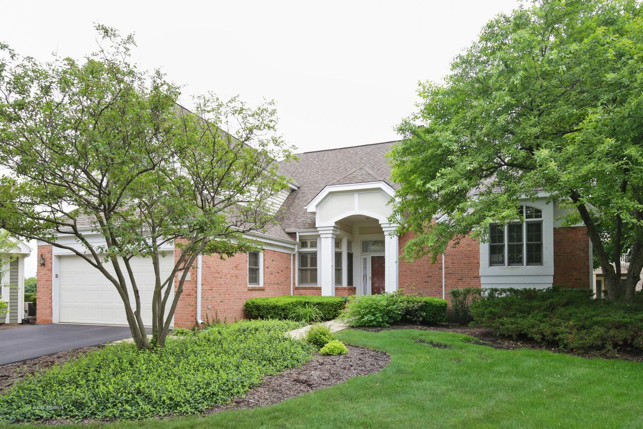 4 Canterbury Ct., Lake In The Hills, IL 60156