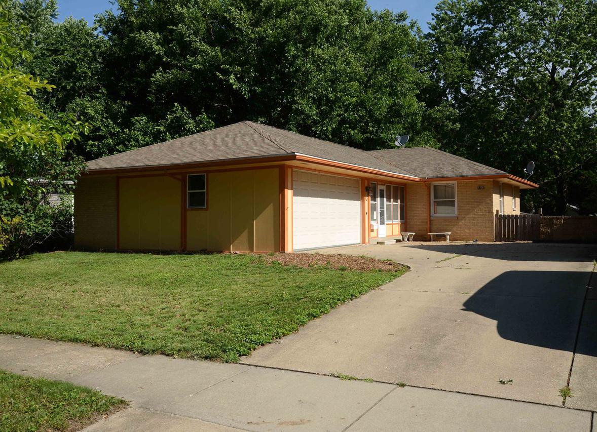 1406 University Ave., Champaign, IL 61821
