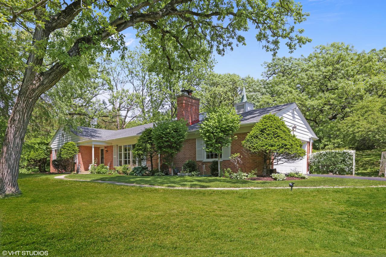183 Stonegate Rd., Trout Valley, IL 60013