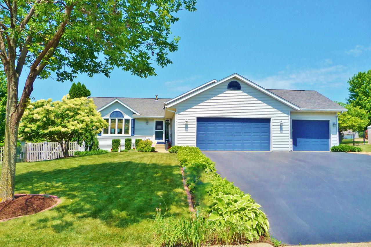 7678 Hawks View Dr., Machesney Park, IL 61115
