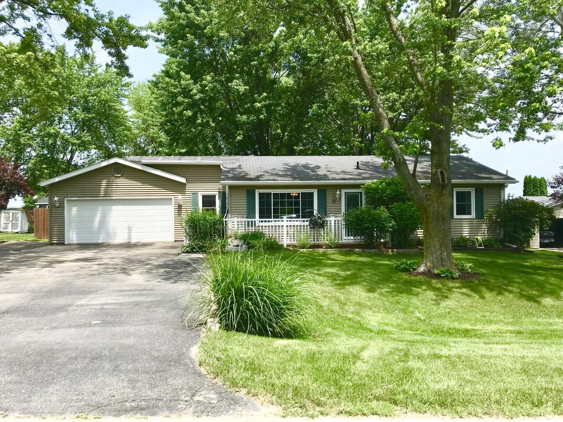 16 Academy St., German Valley, IL 61039