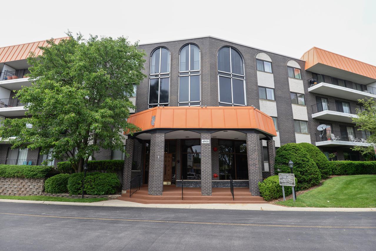 4900 Foster St. #203, Skokie, IL 60077