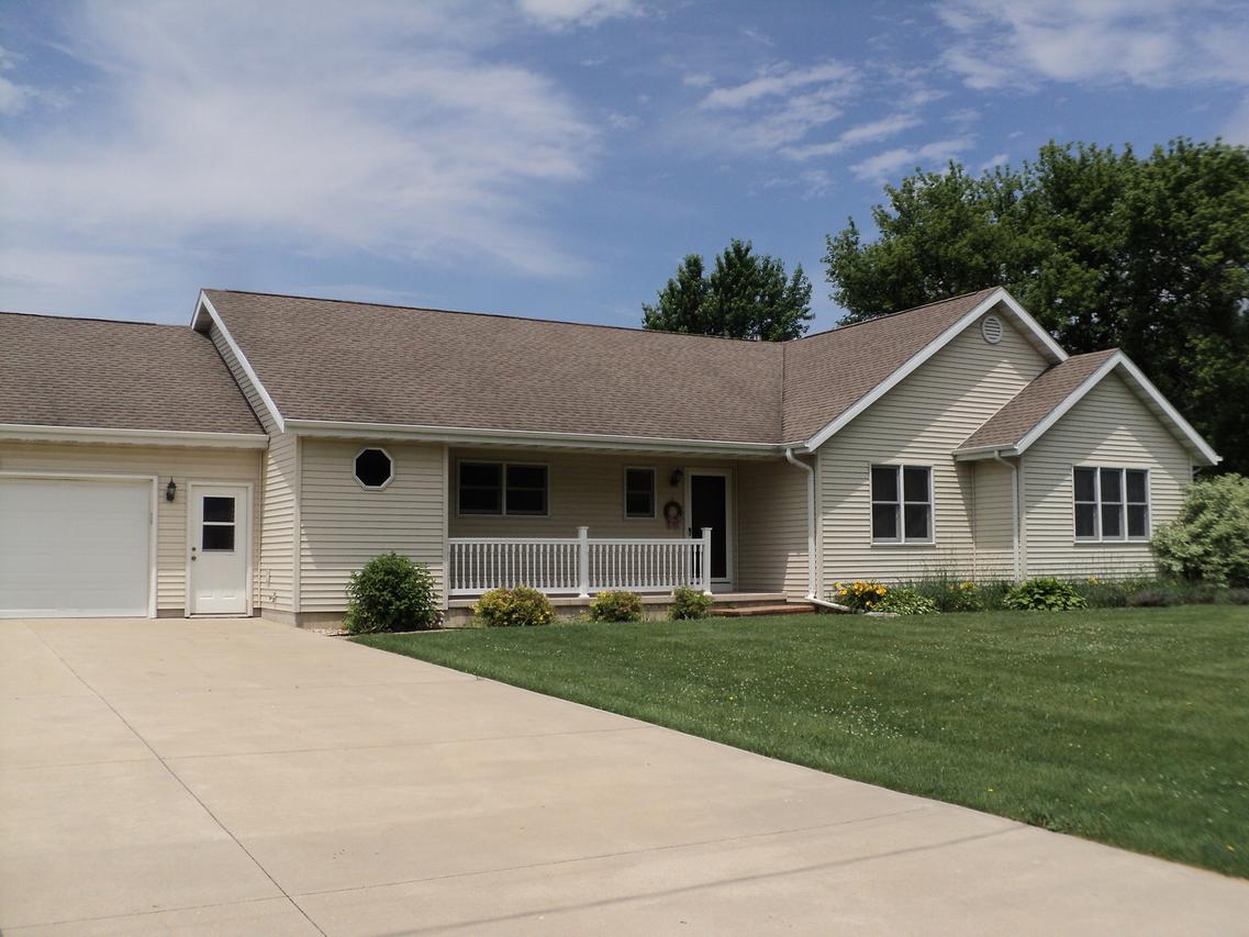 208 Maple St., Paw Paw, IL 61353