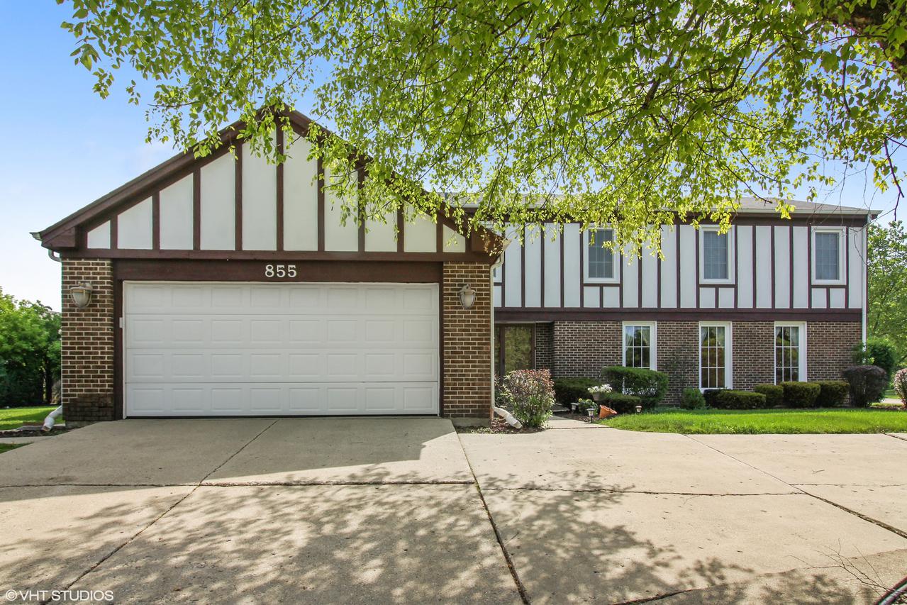855 Sutton Dr., Northbrook, IL 60062