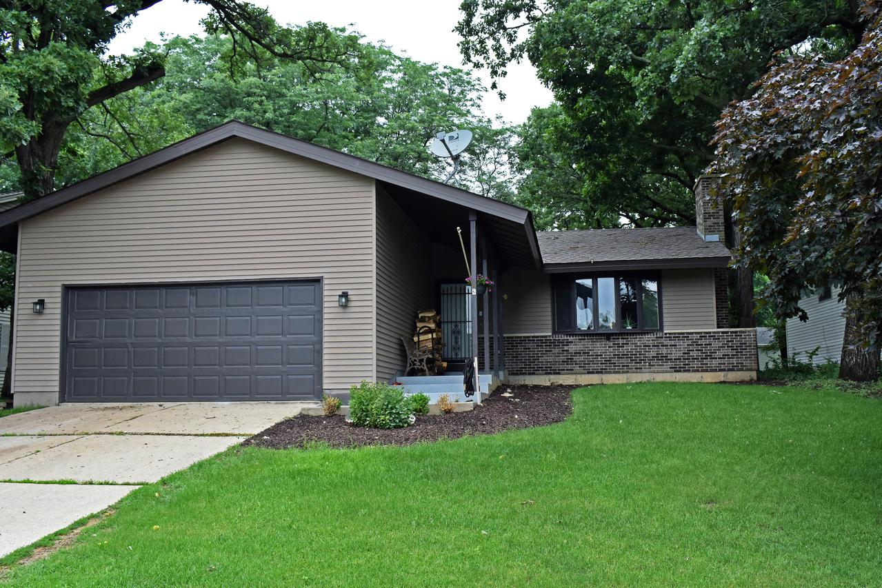 2314 Glenwood Ln., Mchenry, IL 60051