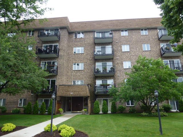 907 Curtiss St. #206, Downers Grove, IL 60515
