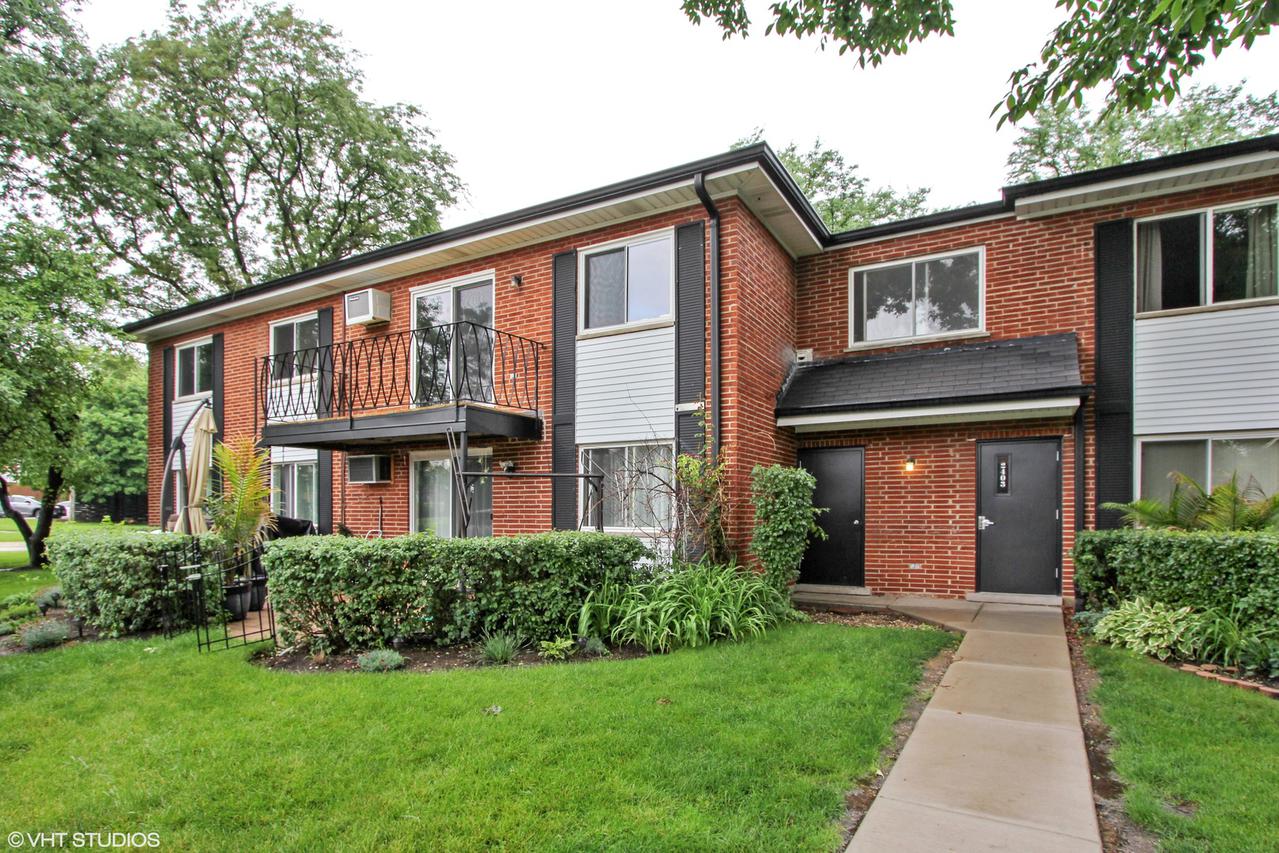 2403 E Brandenberry Ct. #2A, Arlington Heights, IL 60004