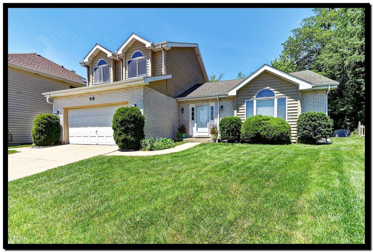 49 Falcon Pl., Westmont, IL 60559