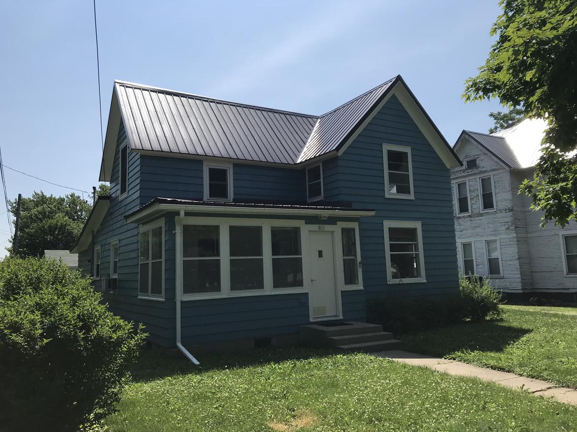 211 S High St., Sibley, IL 61773