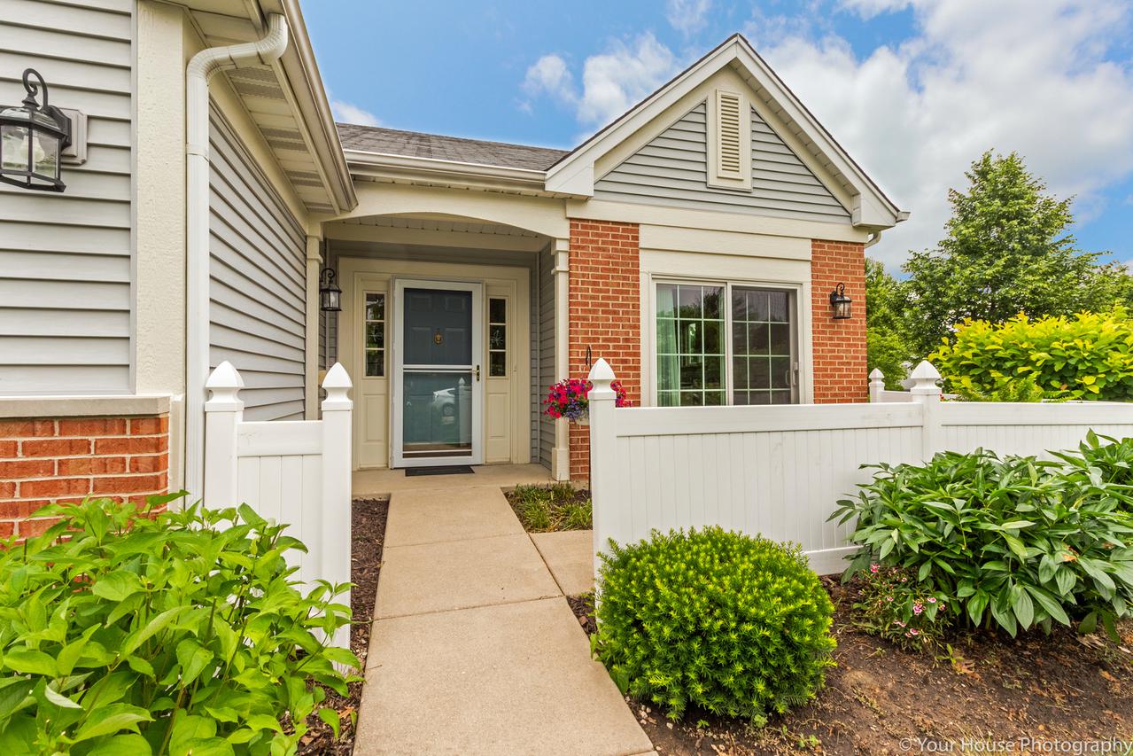 300 Enfield Ln., Grayslake, IL 60030