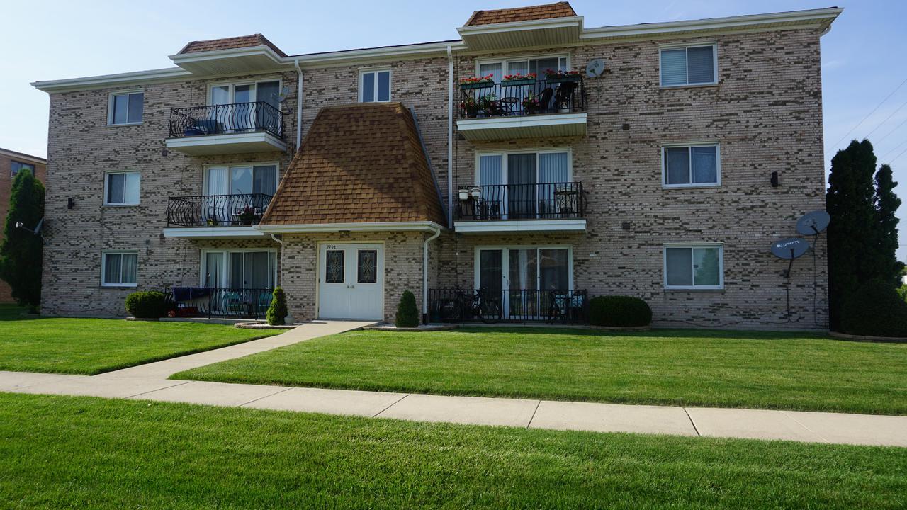 7702 W 87th Pl. #12, Bridgeview, IL 60455
