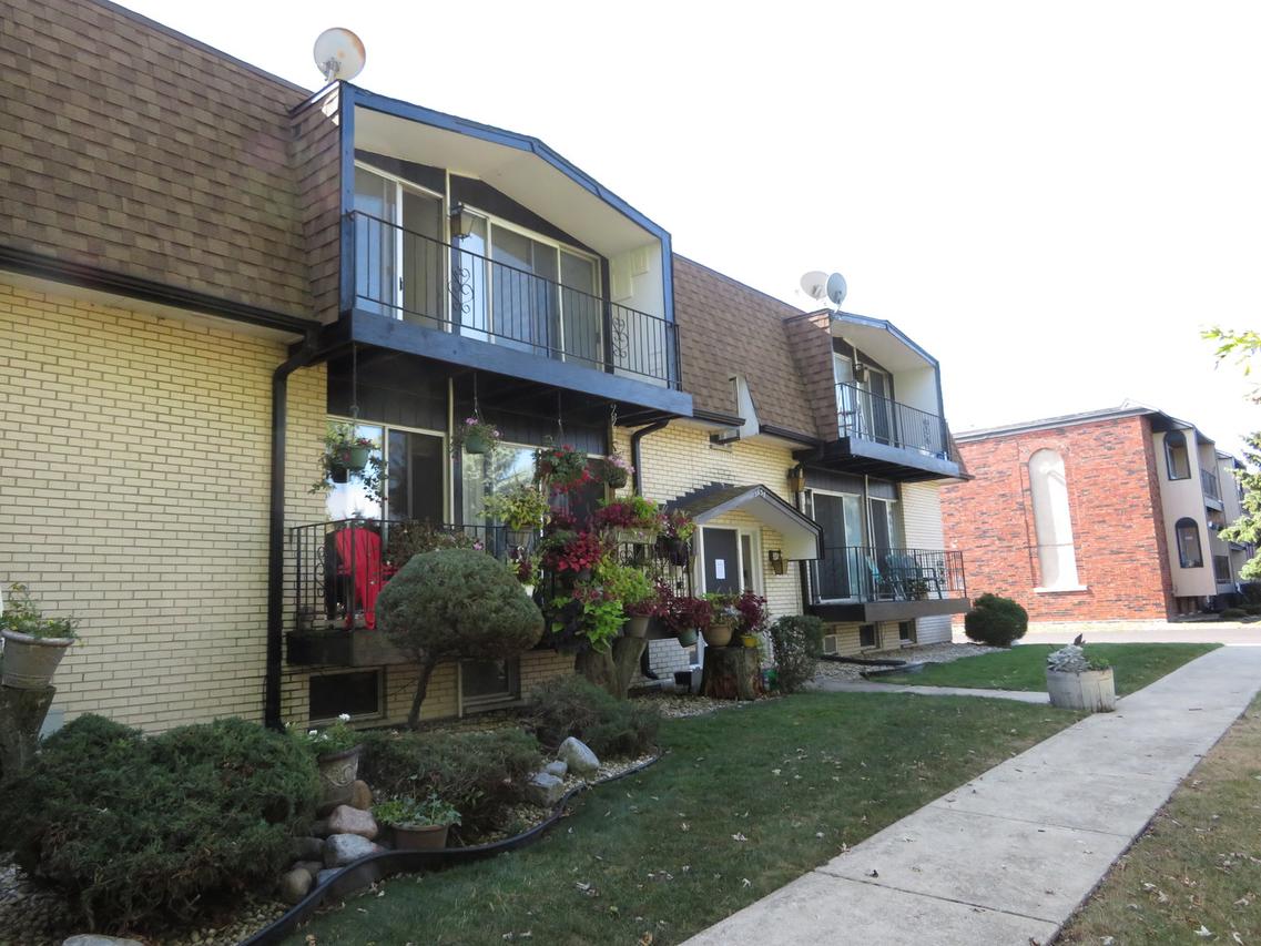 5637 Edge Lake Dr., Oak Lawn, IL 60453
