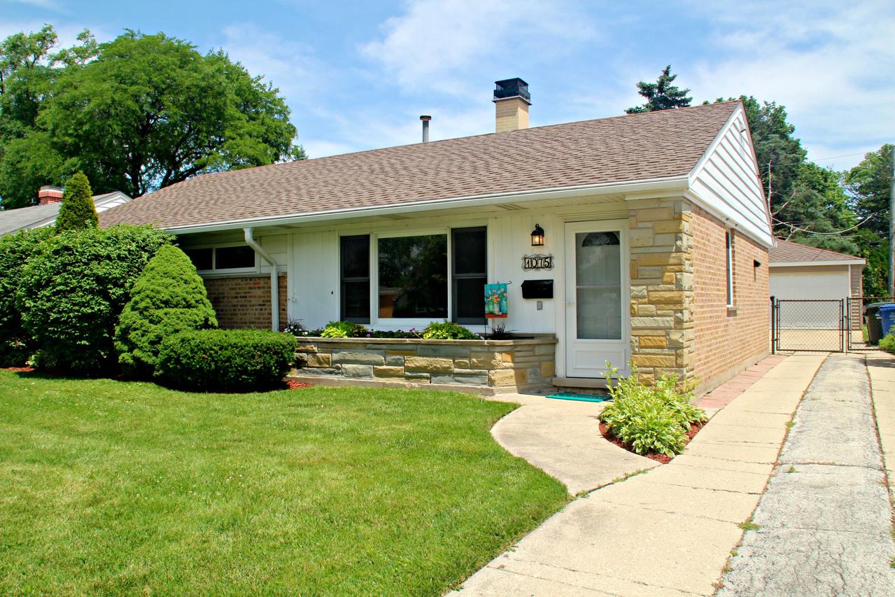 1075 W Villa Dr., Des Plaines, IL 60016