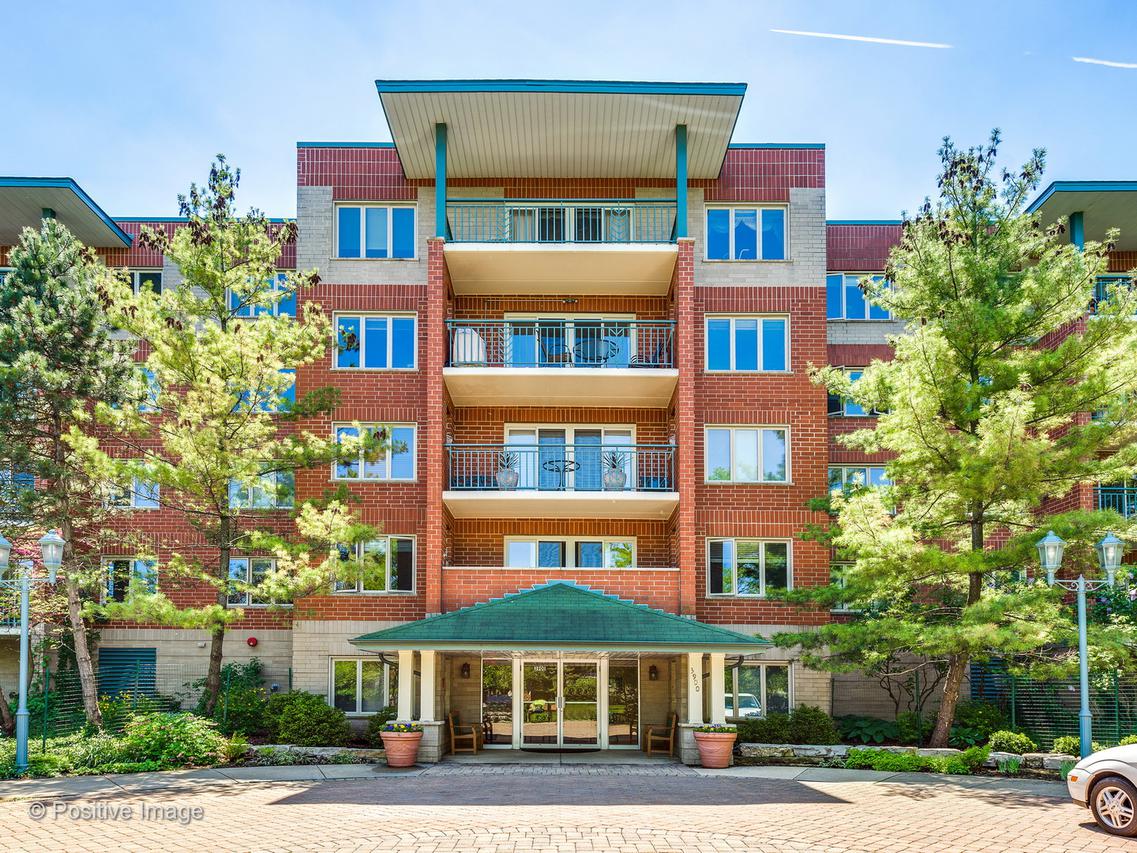 3900 W Bryn Mawr Ave. #404, Chicago, IL 60659