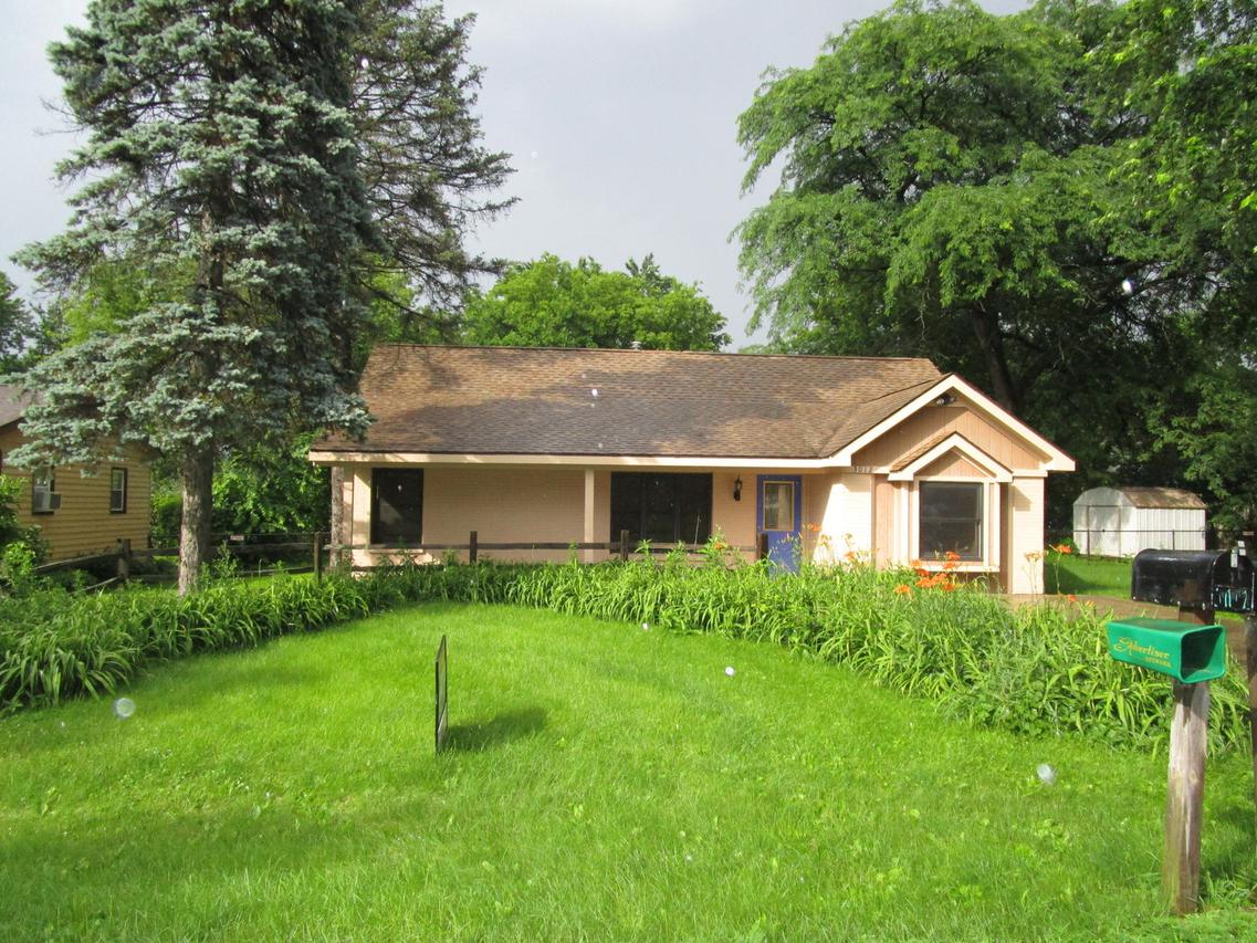 3012 Emily Ln., Mchenry, IL 60050