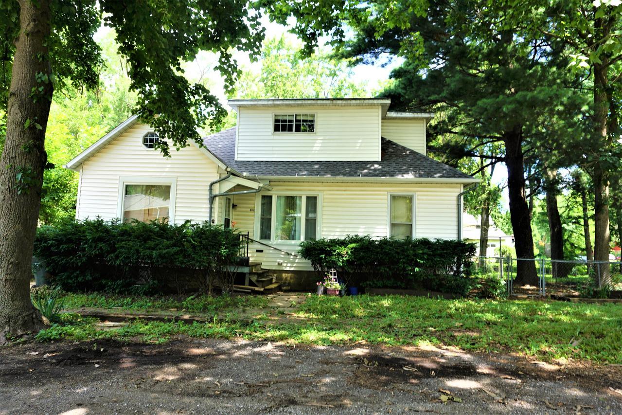 406 E High St., Urbana, IL 61801