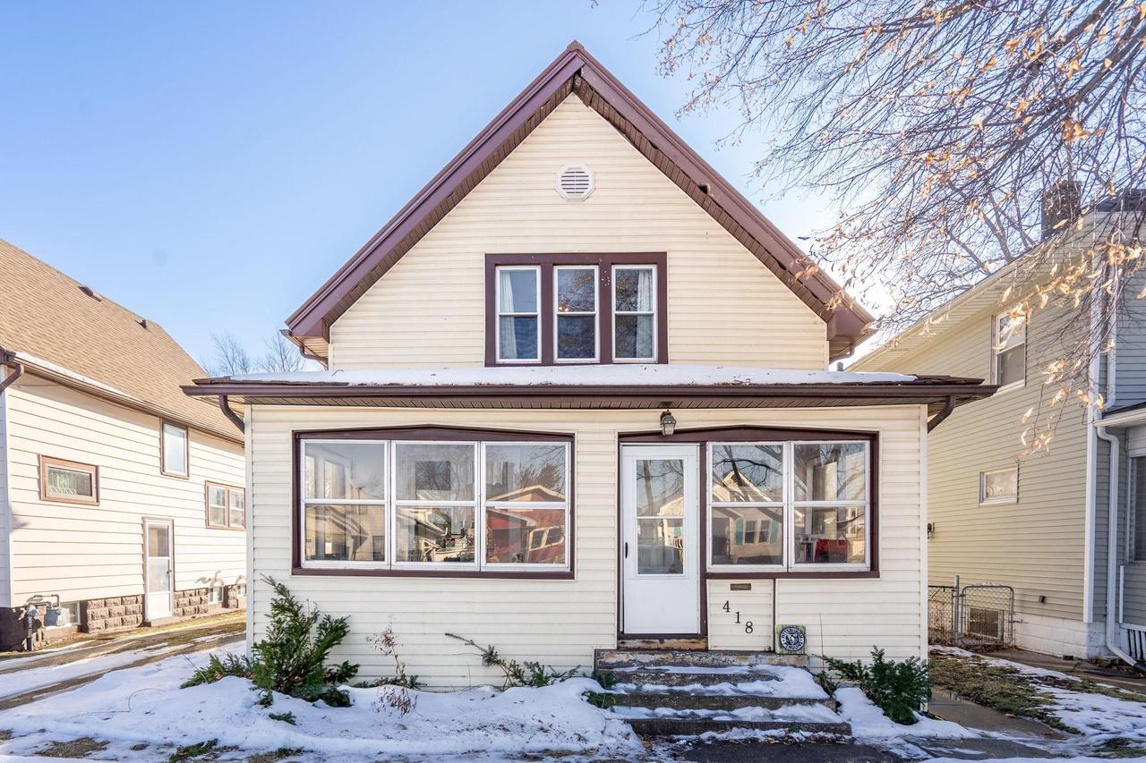 418 20th Ave., Moline, IL 61265