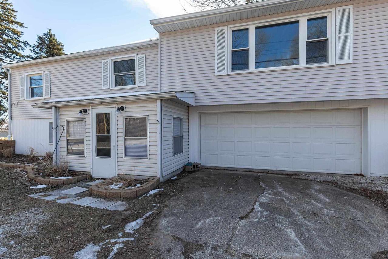 501 S 3rd St., Colona, IL 61241