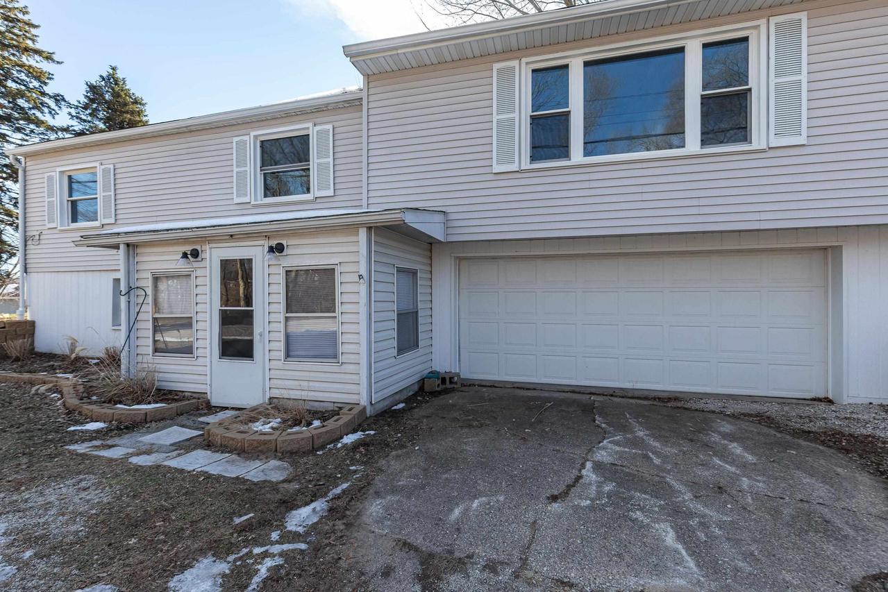 501 S 3rd St., Colona, IL 61241