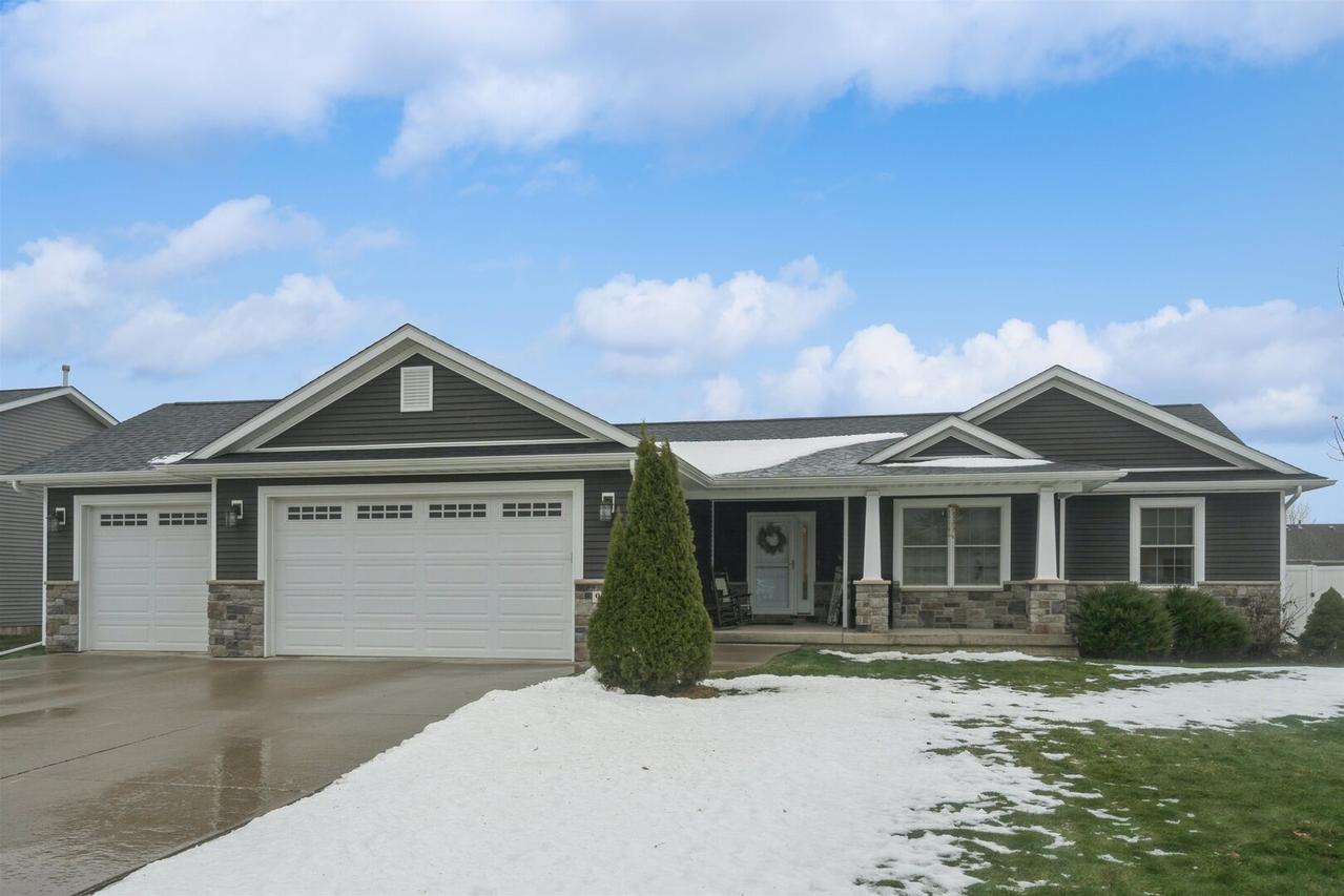 908 14th St., Rapids City, IL 61278