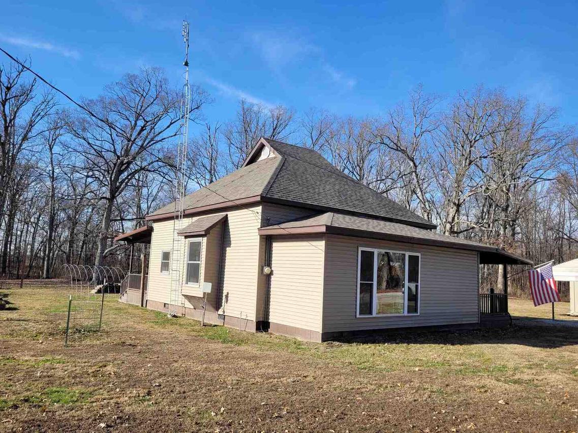 5531 N Hickory Ln., Bonnie, IL 62816