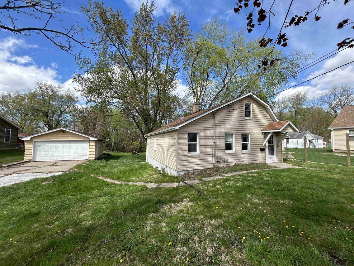 309 28th Ave., Eastmoline, IL 61244