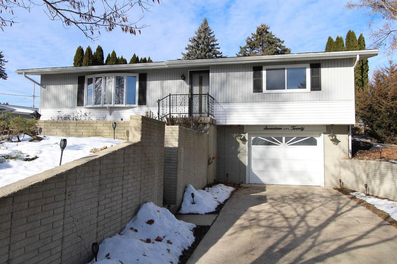 1720 E Lawn Dr., Savanna, IL 61074