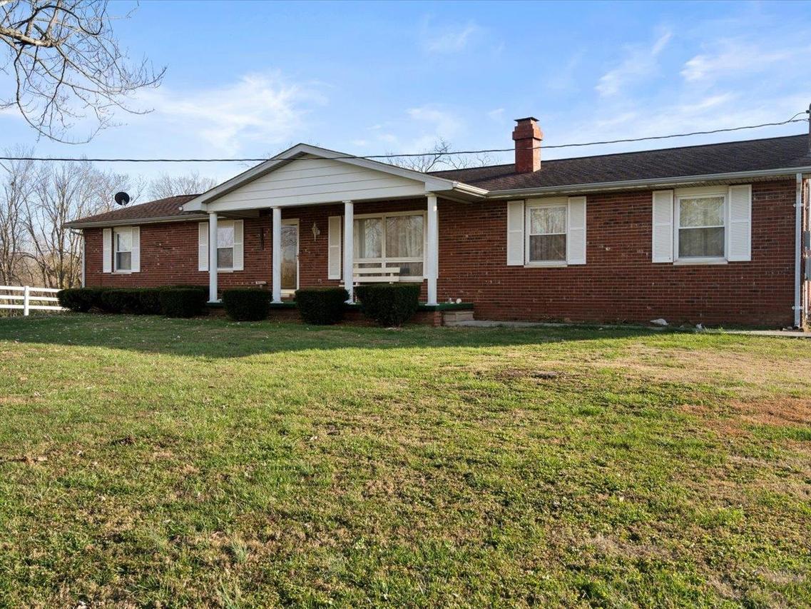 205 W Boundary Rd., Crealsprng, IL 62922