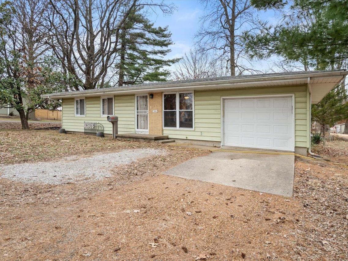 520 S 6th St., Herrin, IL 62948