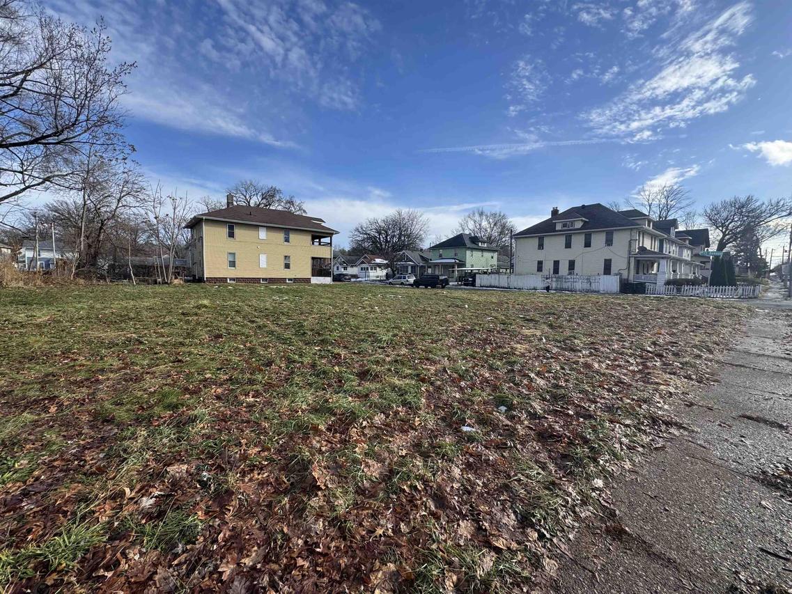 1425 11th St., Rock Island, IL 61201