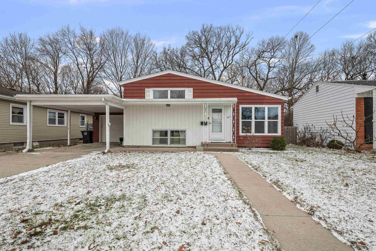 1819 47th Street Court Ct., Moline, IL 61265