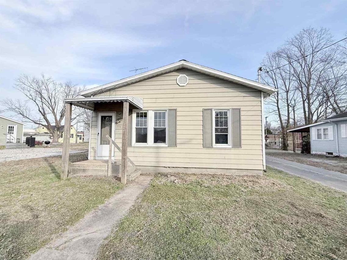 220 S 14th St., Murphysboro, IL 62966