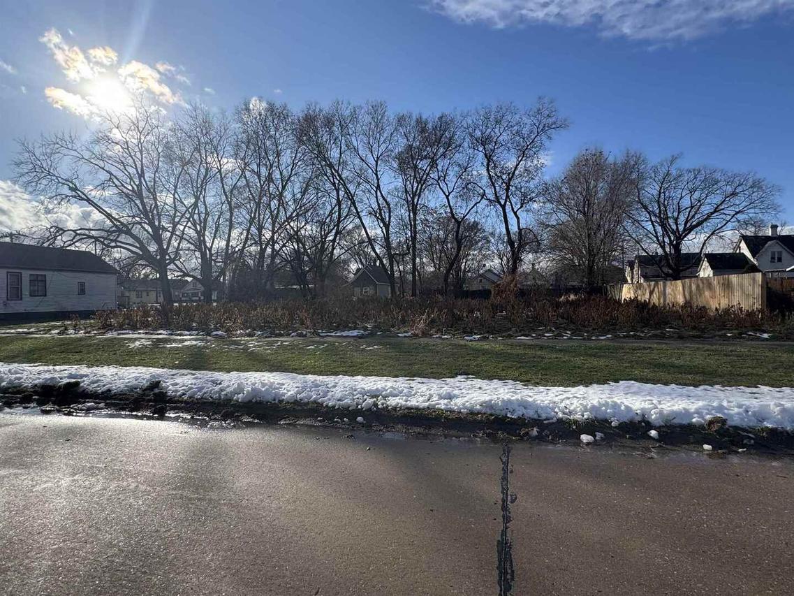 422 8th St., Rock Island, IL 61201