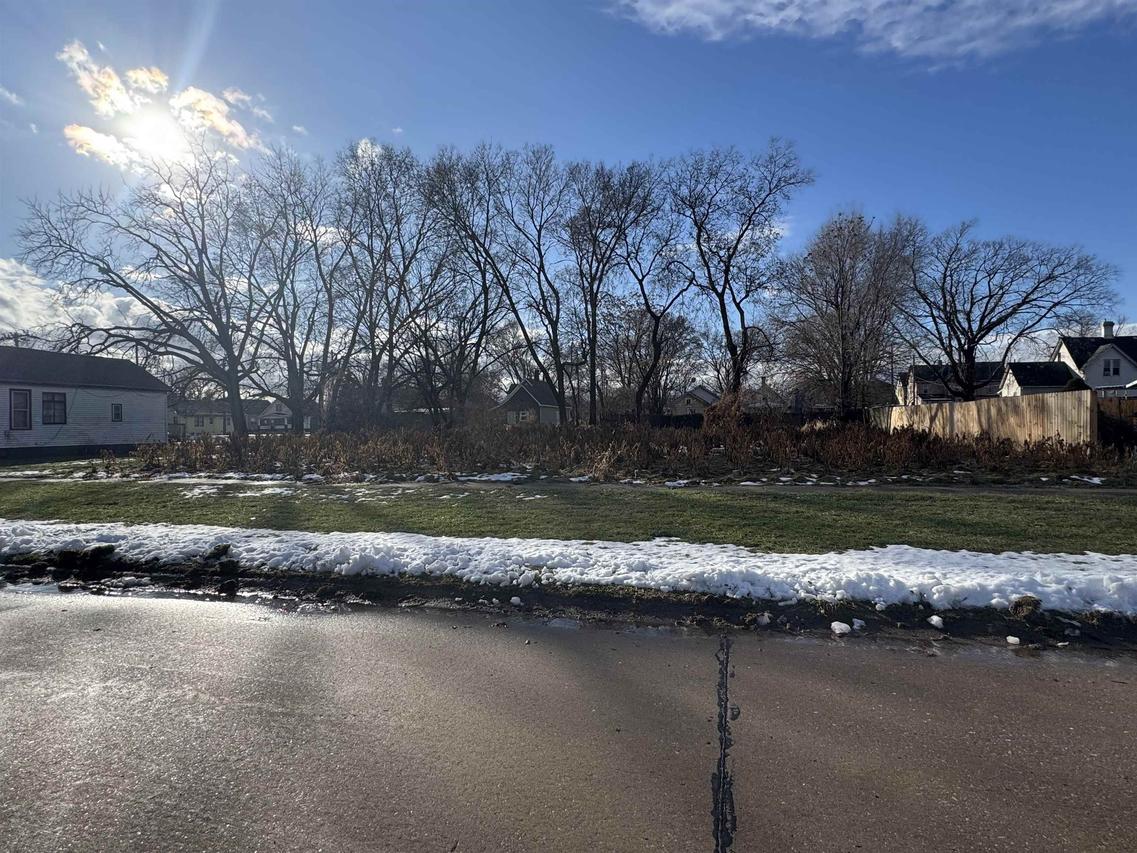 422 8th St., Rockisland, IL 61201