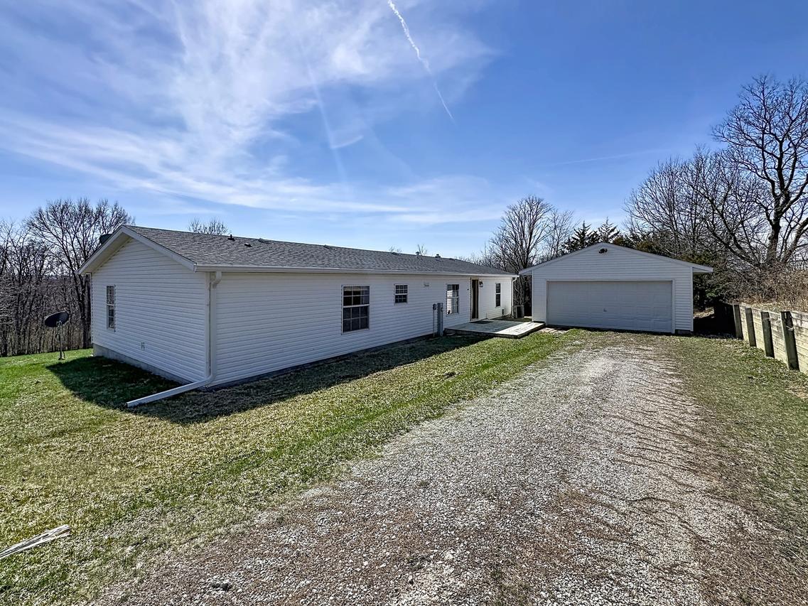 1739 120th Ave., Aledo, IL 61231