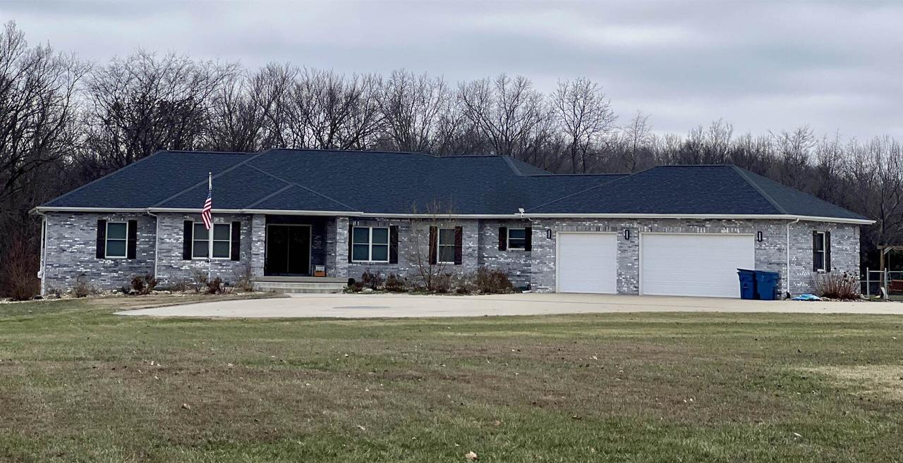 5942 E Houston Rd., Woodlawn, IL 62898