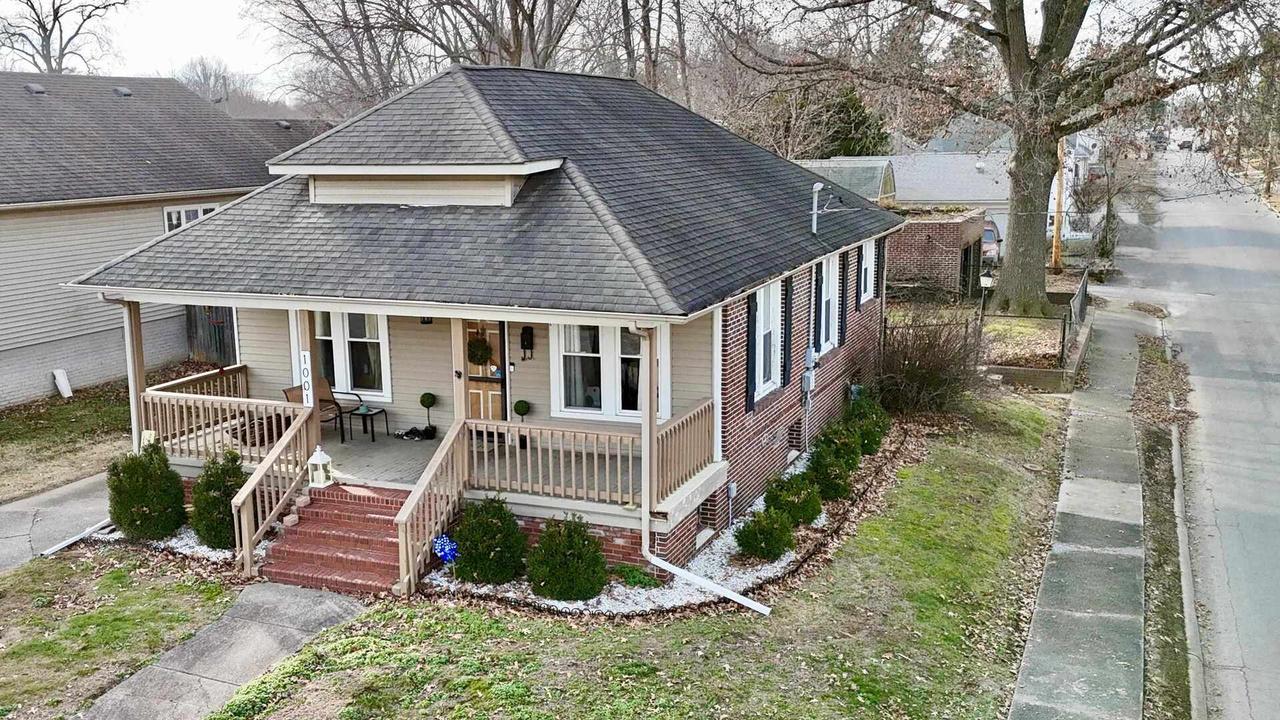 1001 S Jackson St., Harrisburg, IL 62946