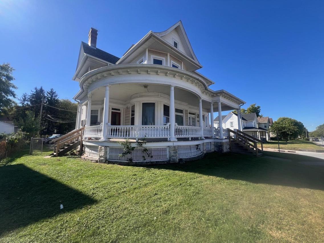 2602 6th Ave., Moline, IL 61265