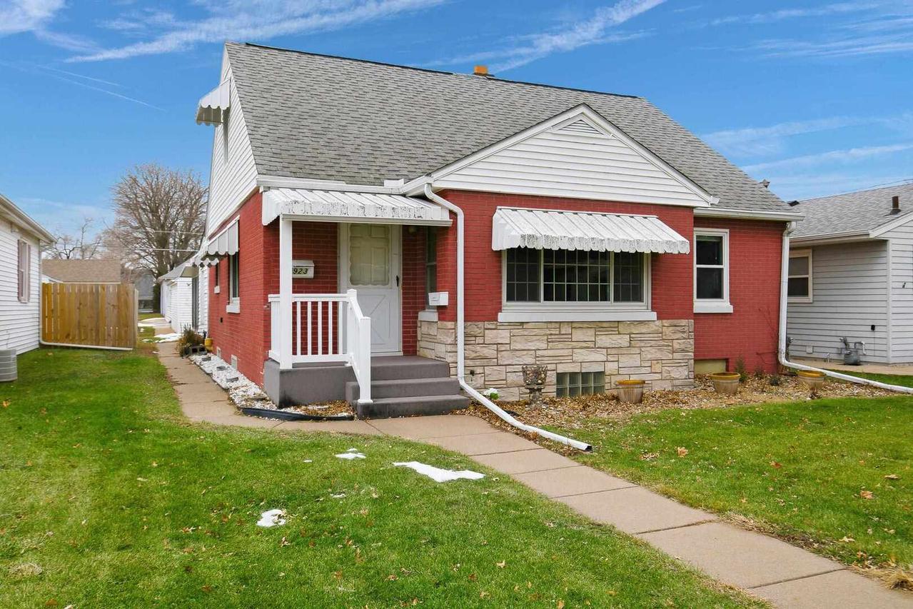 1923 31st Street A St., Moline, IL 61265