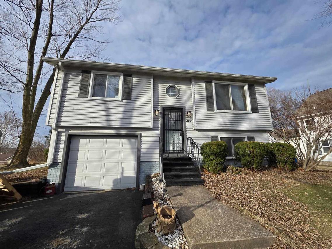 200 N Church St St., Albany, IL 61230