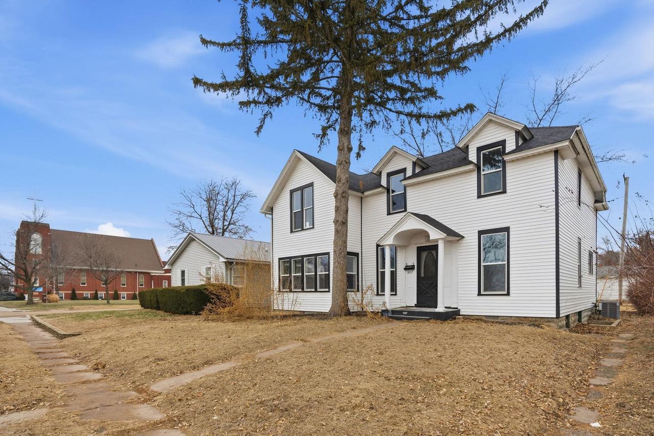 807 14th Ave., Fulton, IL 61252