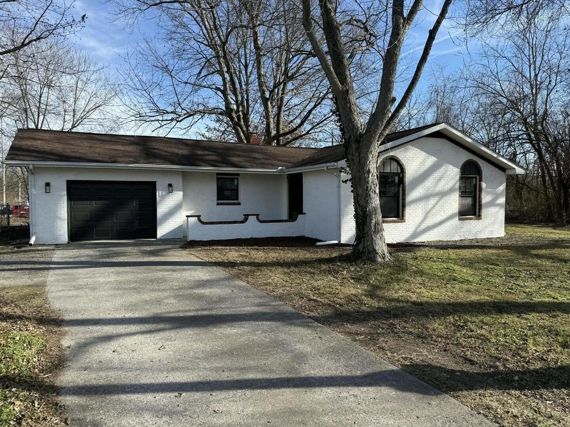 208 N Brown St., Benton, IL 62812