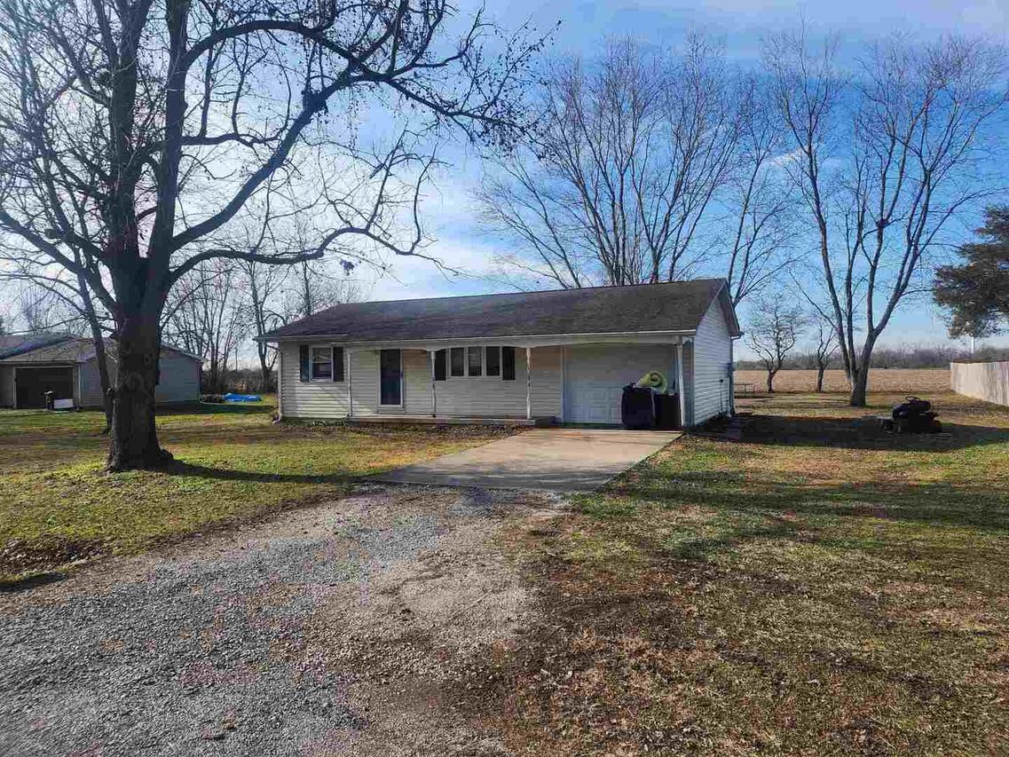 3631 Dawn Dr., Pinckneyville, IL 62274