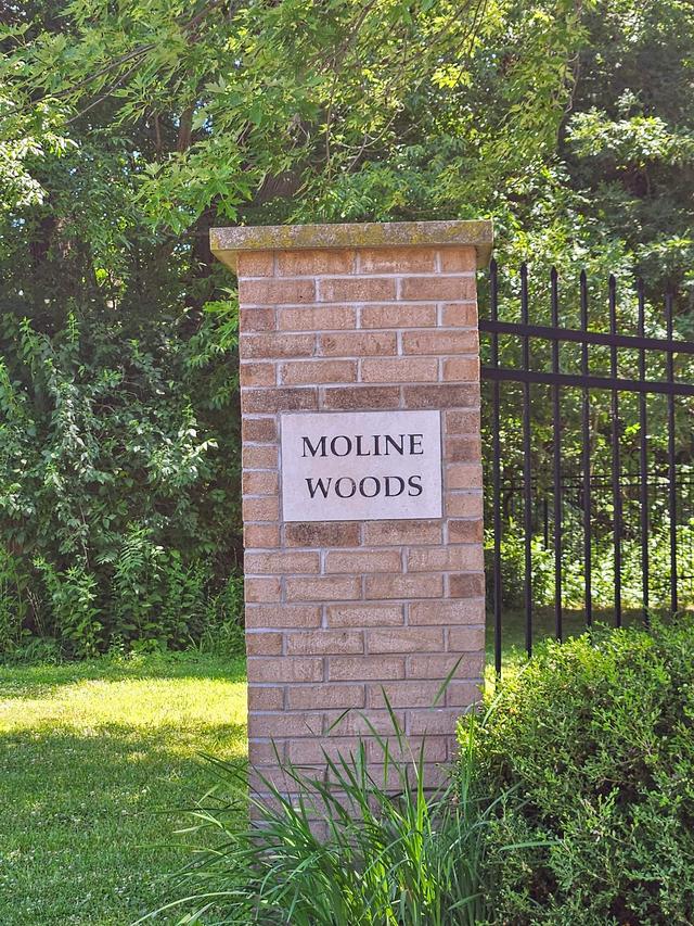 574-632 3rd St., Moline, IL 61265